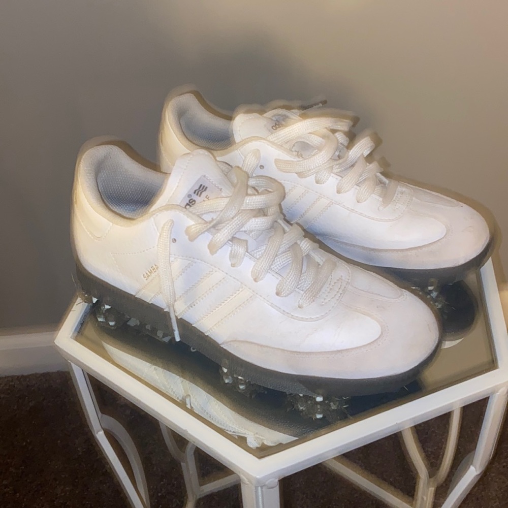 Size 6- Samba style golf shoe.